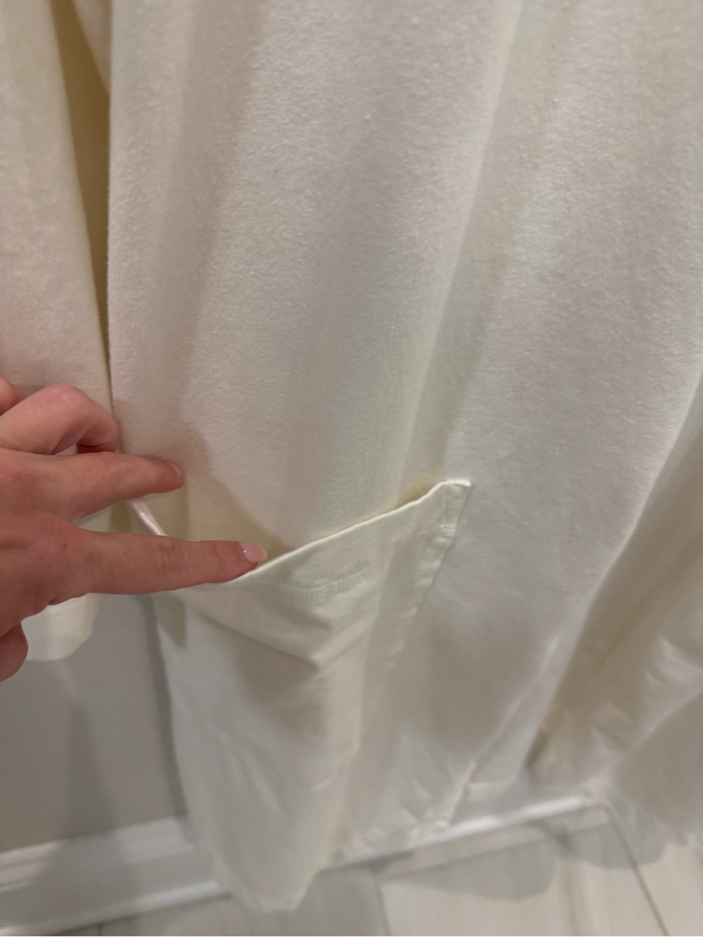 GAP Cream Open-Front Robe with Pockets - Picture 3 of 6